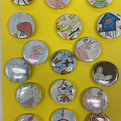 Ilustrācijas iedvesmotās nozīmītes, kuras zīmēja 3.c klases audzēkņi