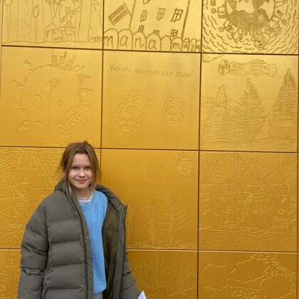 Kate Prīse pie sava darbiņa